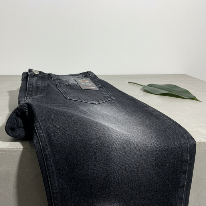 صورة لايف ستايل للبنطلون