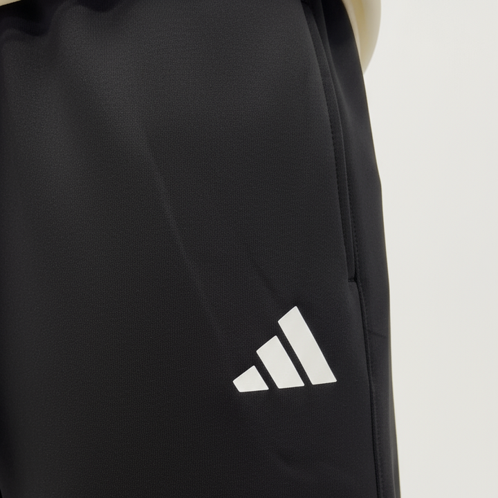 أسود مكوي - تفاصيل اللوجو