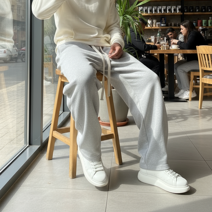 رمادي - كادر واسع من النص لتحت