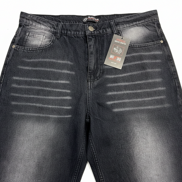 صورة احترافية للبنطلون الجينز الأسود